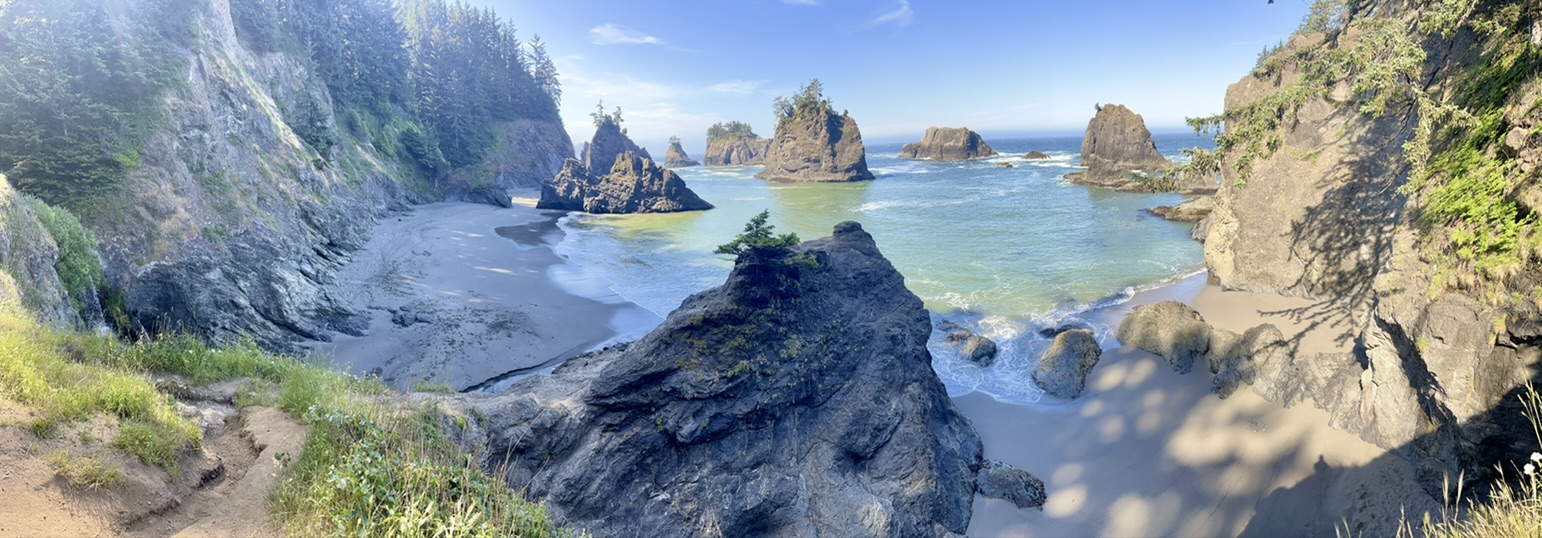 Hidden Secret Beach with sea stacks at Samuel H Boardman State Scenic Corridor
