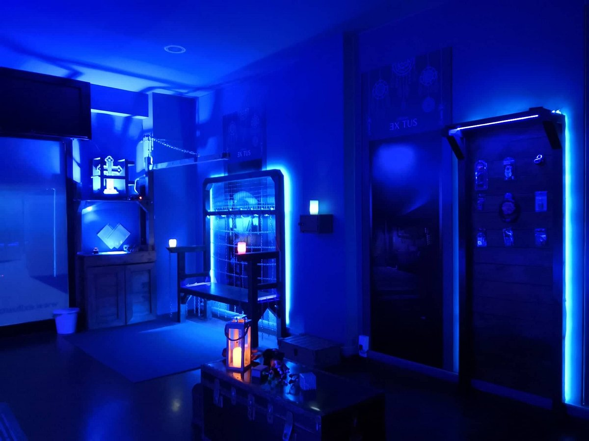 Themed escape room set with vintage props and puzzle elements at Exitus Escape Rooms in Salem