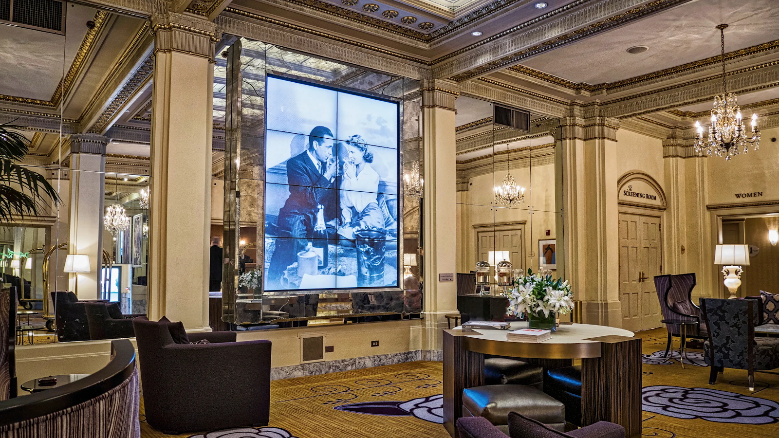 Hotel deLuxe lobby