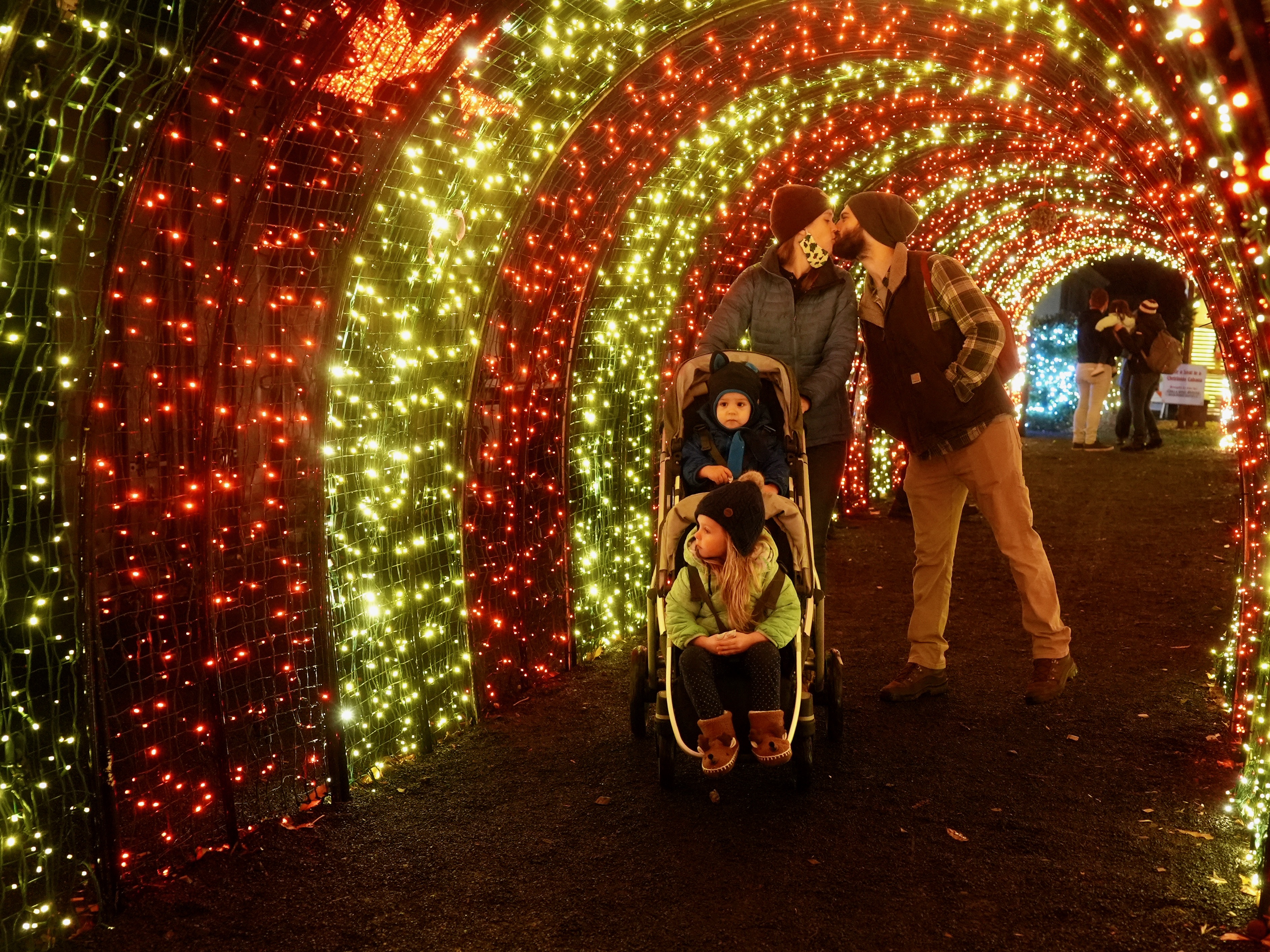 Silverton Christmas Market at the Oregon Garden with holiday lights