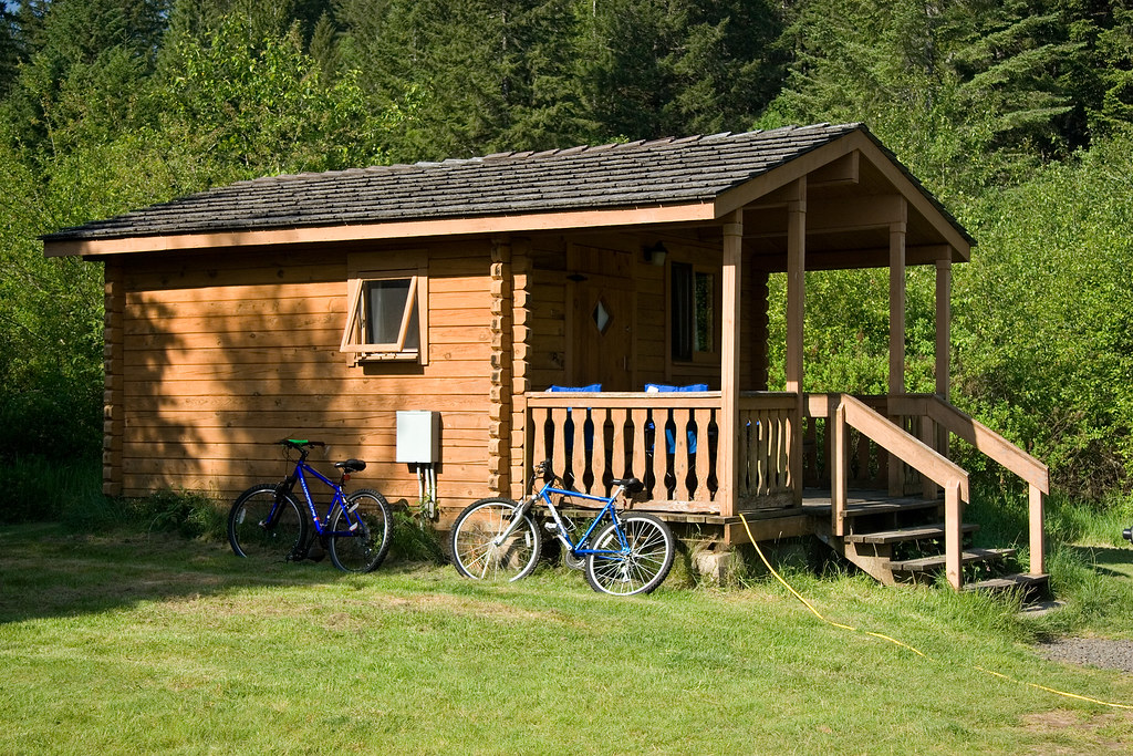 Cabins at Silver Falls State Park with heating and beds