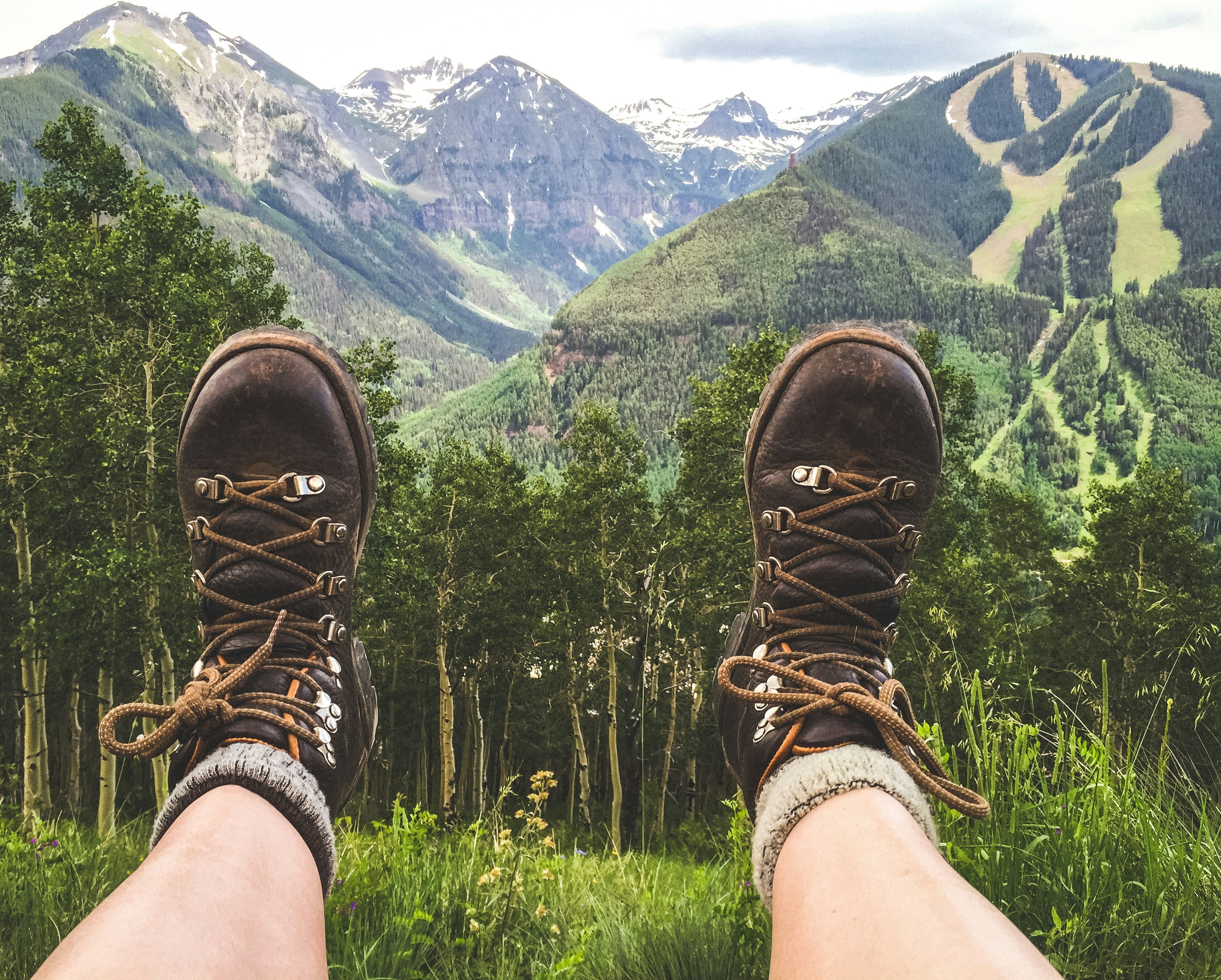 Best waterproof hiking boots on Oregon mountain trail